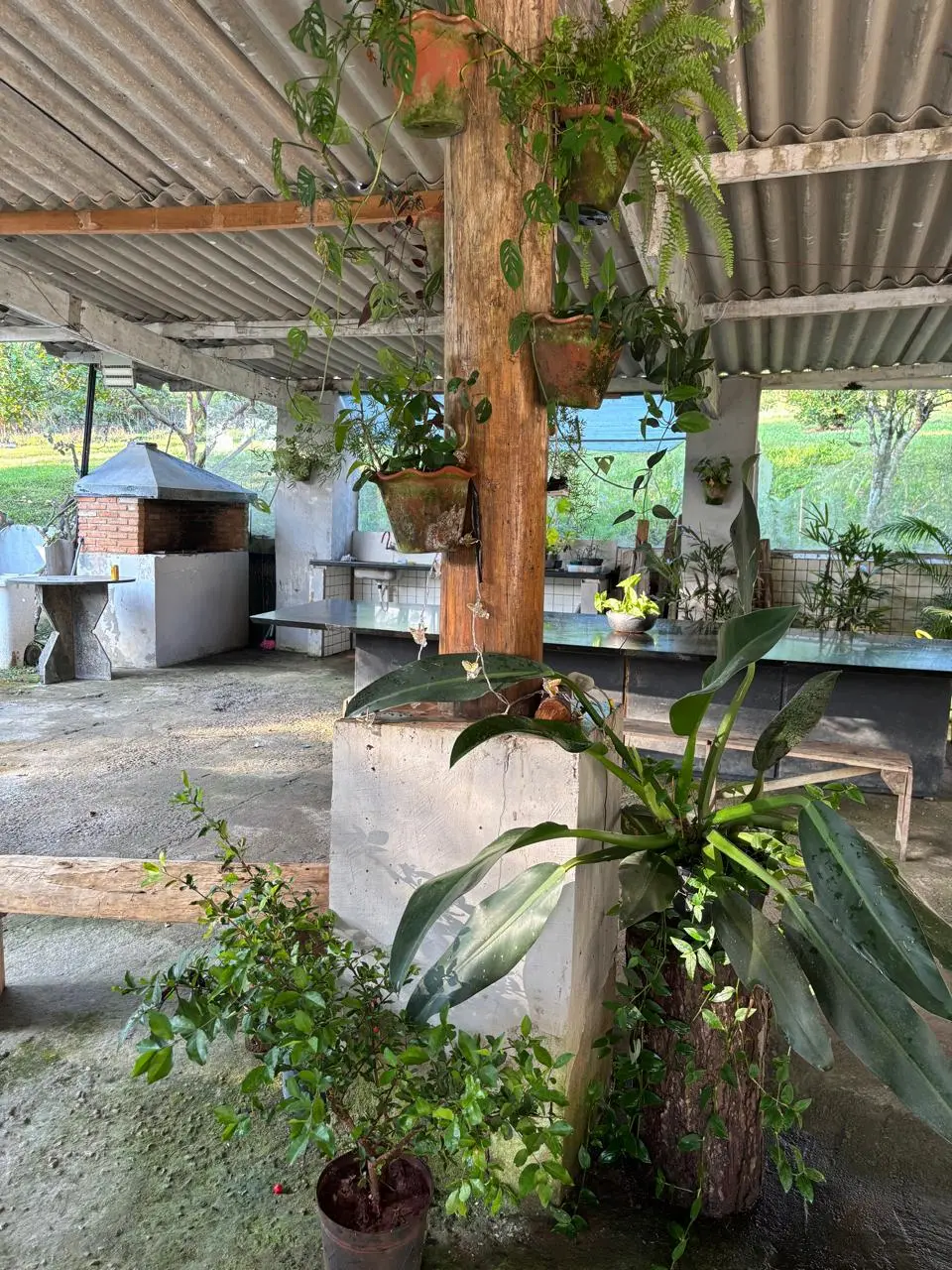 Área de convivência integrada à churrasqueira