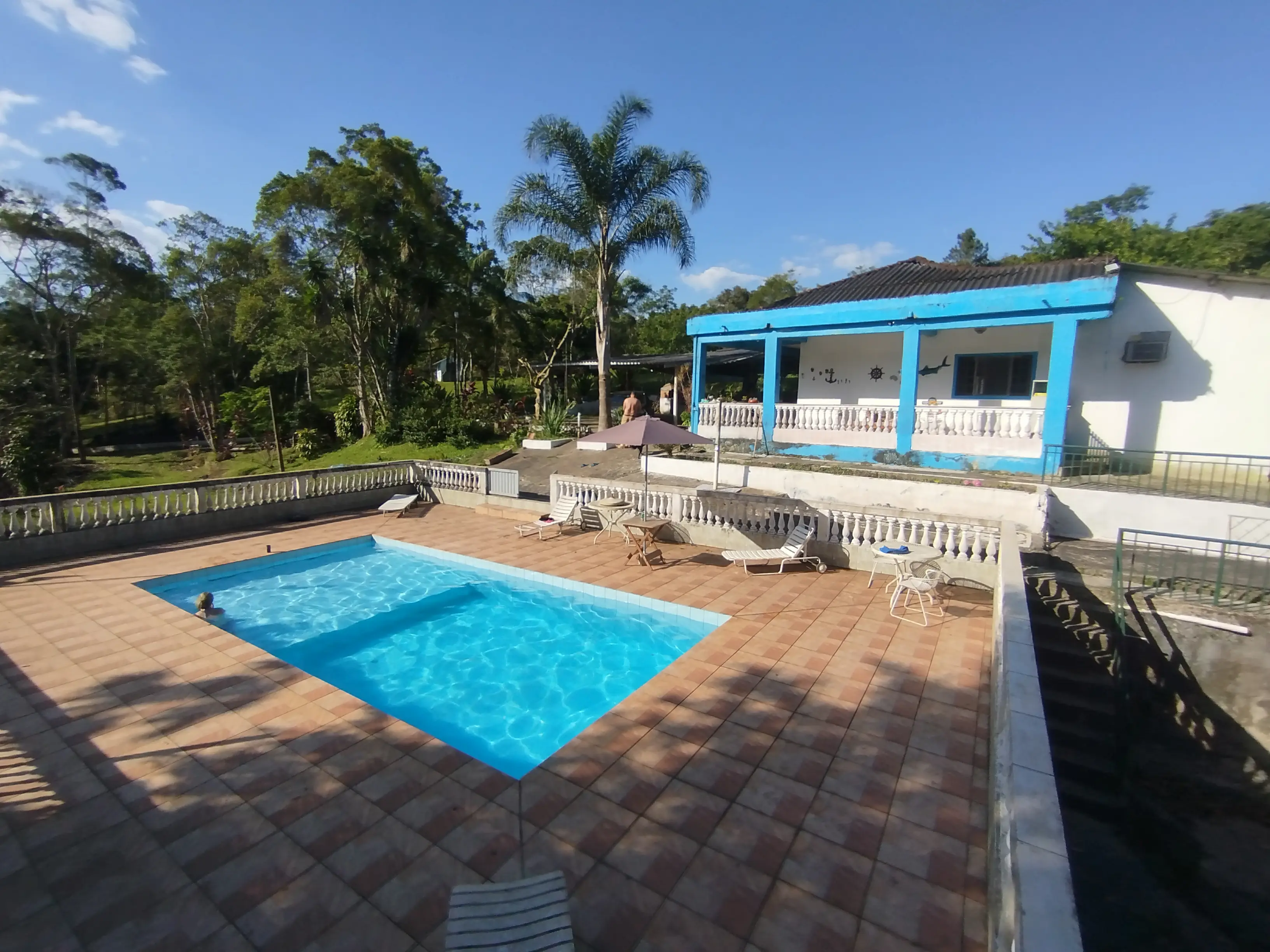 Casa, piscina e natureza do Sítio Recanto das Hortências em Juquitiba