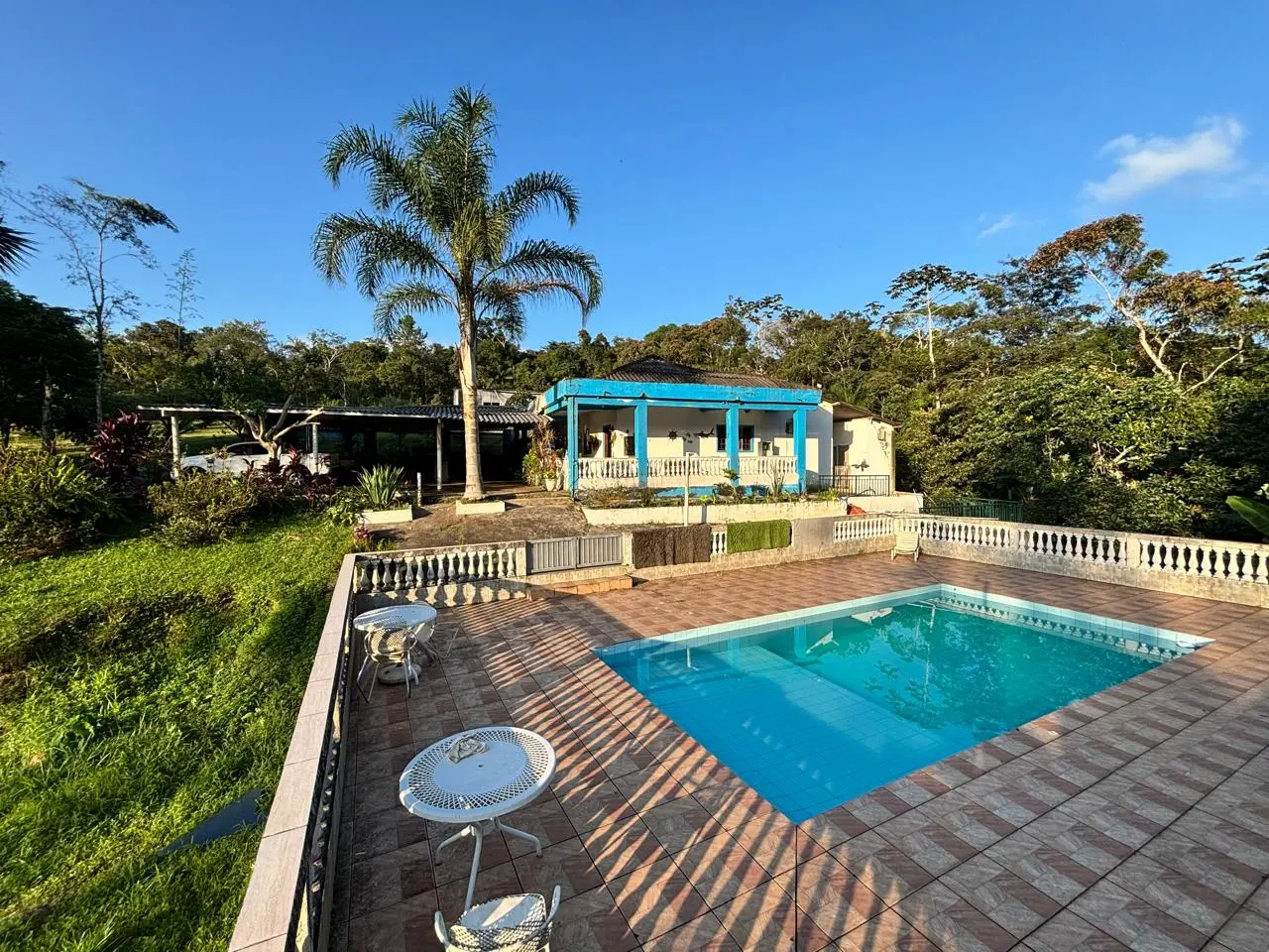 Piscina e área externa do Sítio Recanto das Hortências