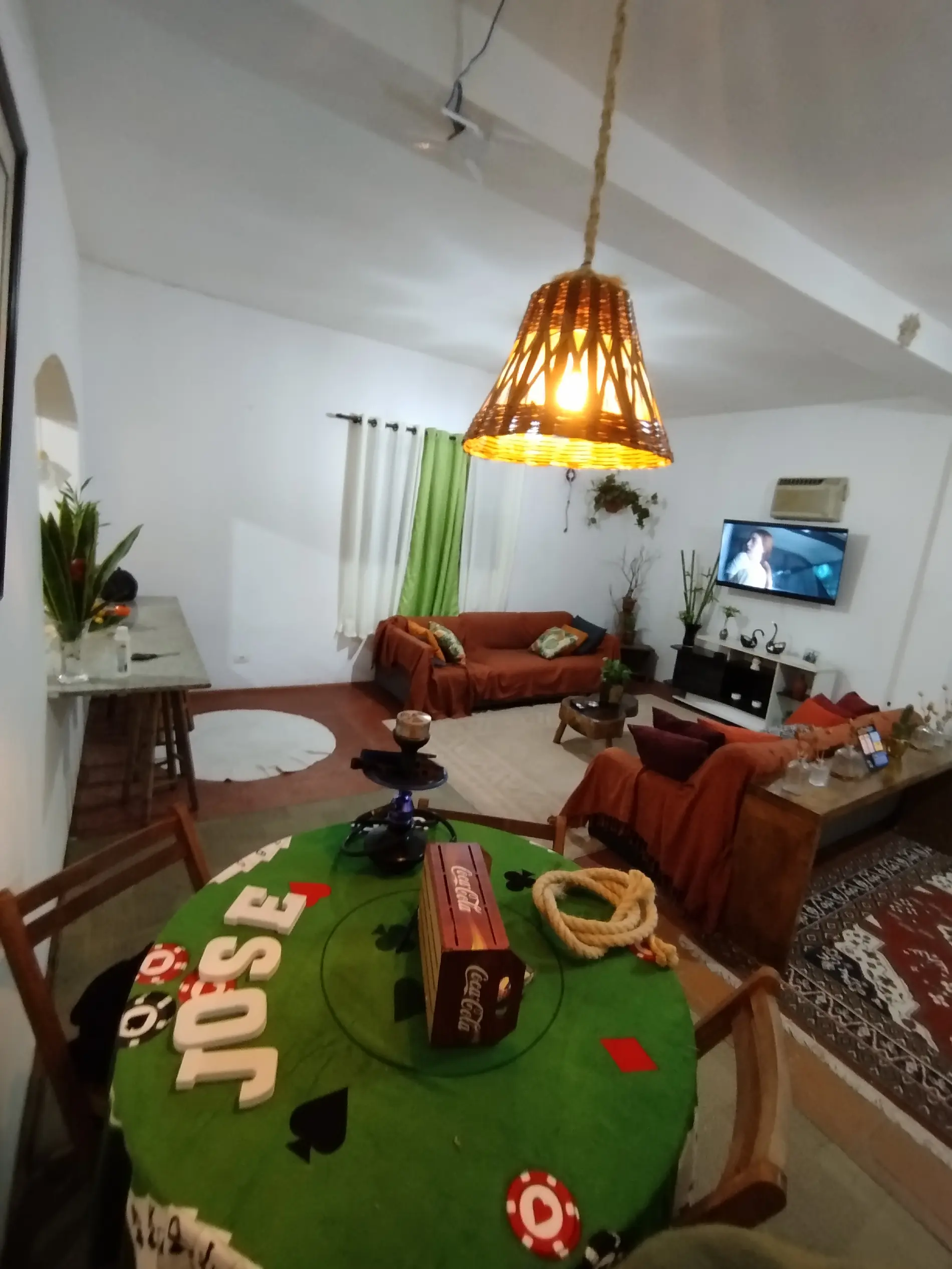 Sala e área interna do Sítio Recanto das Hortências