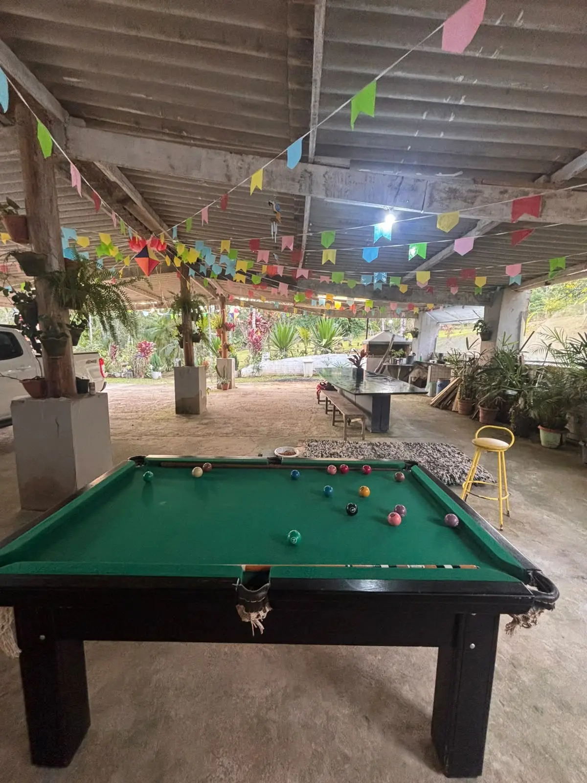 Mesa de sinuca na área de lazer do Recanto